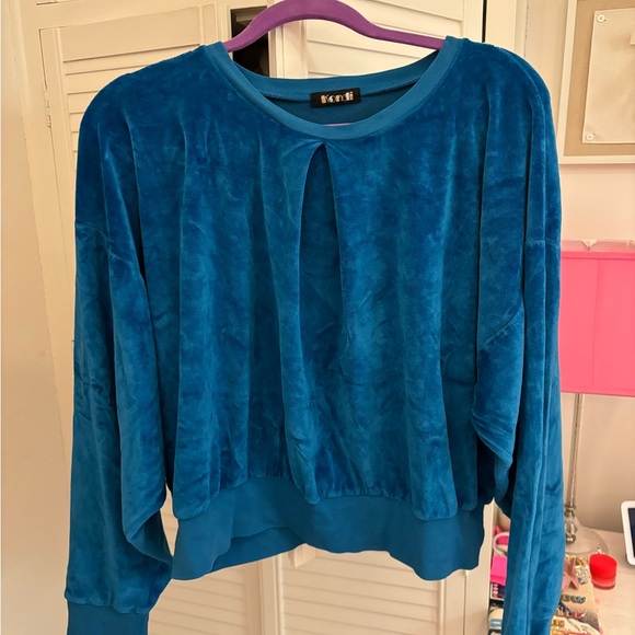 Suzie Kondi front pleat velour sweatshirt in Aegean blue. - Picture 3 of 8